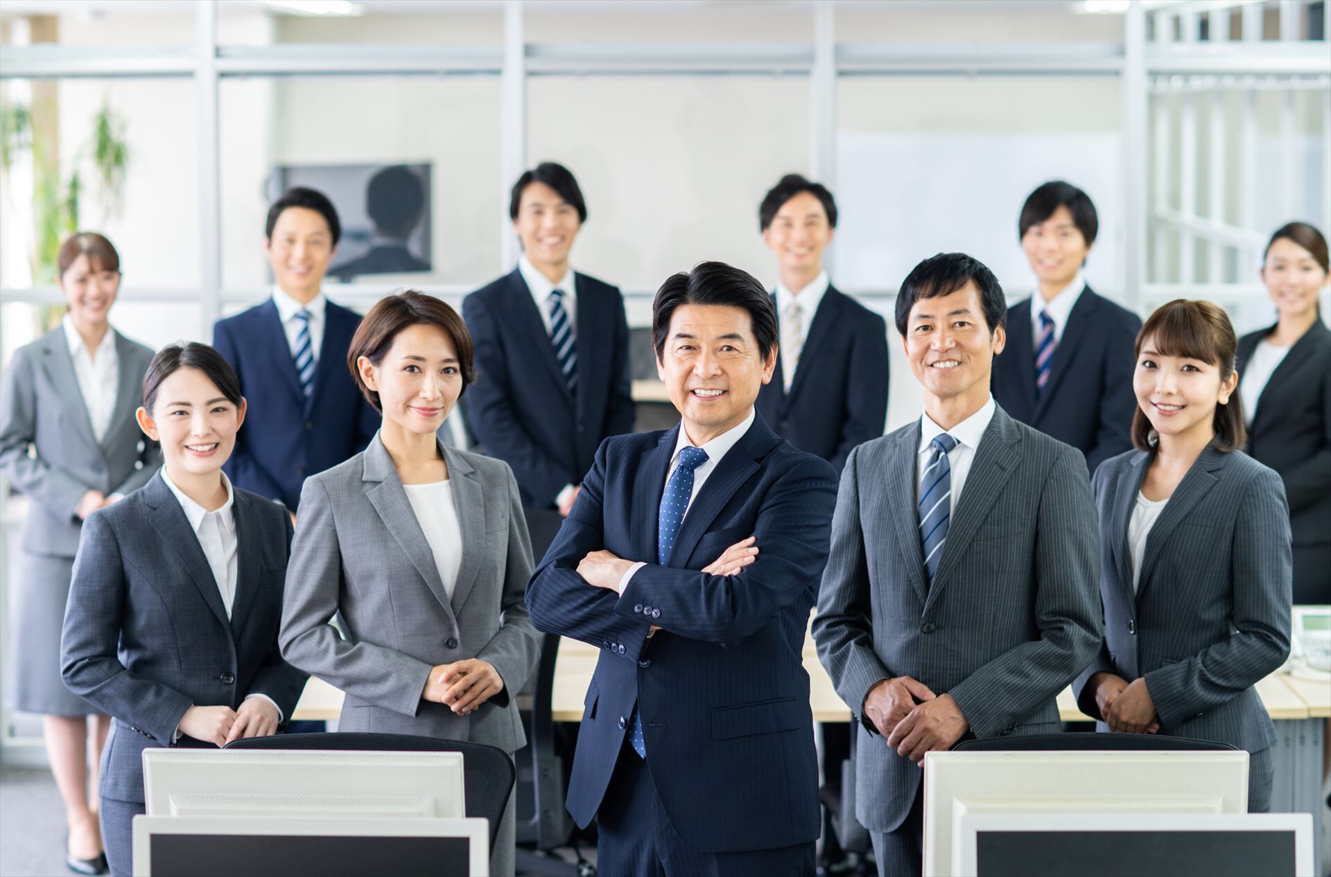 会社の社員たち